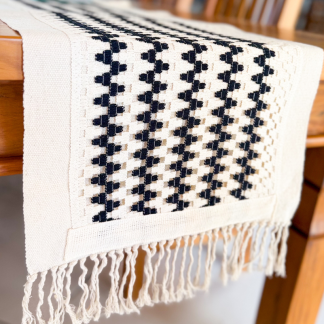 Caminho de Mesa Algodão com Aplique em Crochê 40x2m